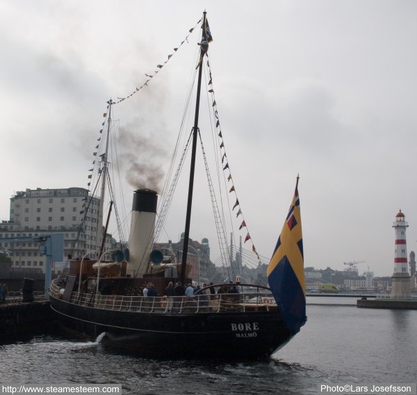 Steam Icebreaker Bore departing Malm