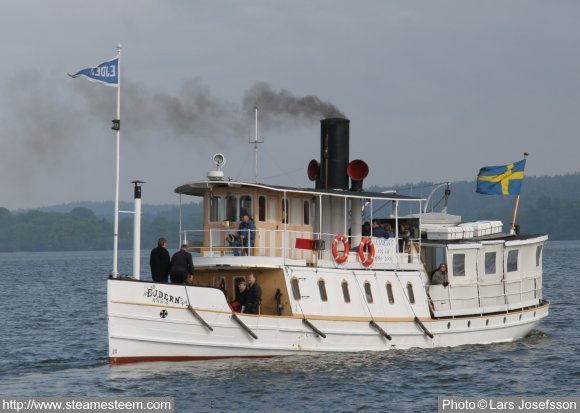 Steamship Ejdern depating Mariefred