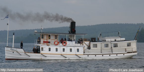 Steamship Ejdern sailing