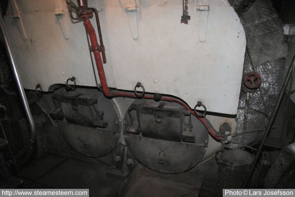 Scotch marine steam boiler with two furnaces