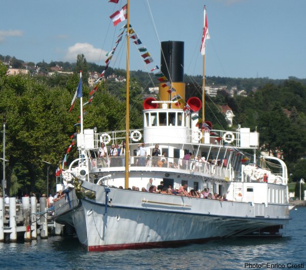 Paddle steamer La Suisse moored