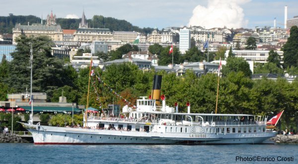 Paddle steamers La Suisse sailing